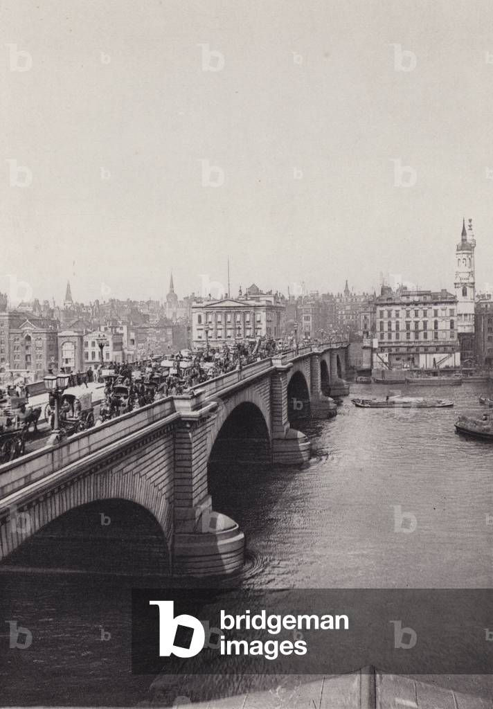 London: London Bridge (b/w photo)
