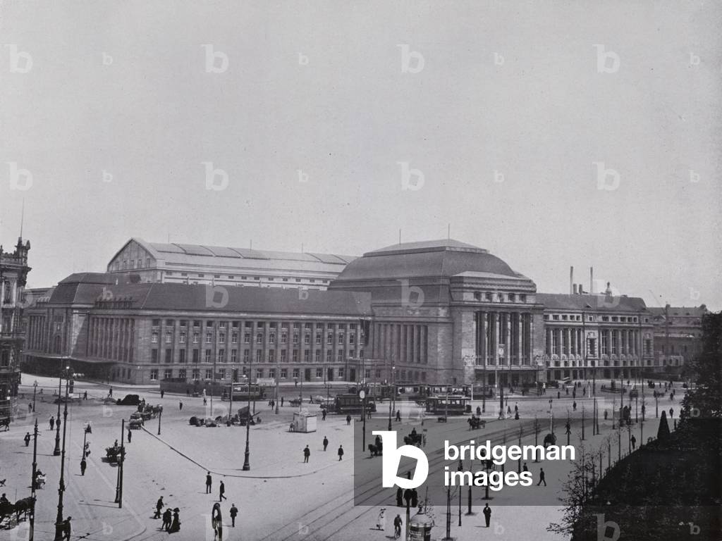 Leipzig: Hauptbahnhof (b/w photo)