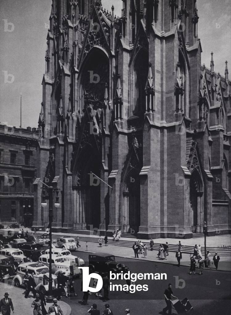 Manhattan: St Patrick's Cathedral (b/w photo)