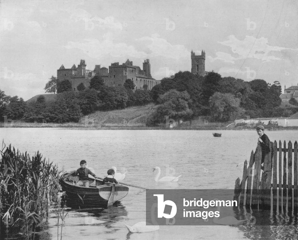 Linlithgow Palace (b/w photo)