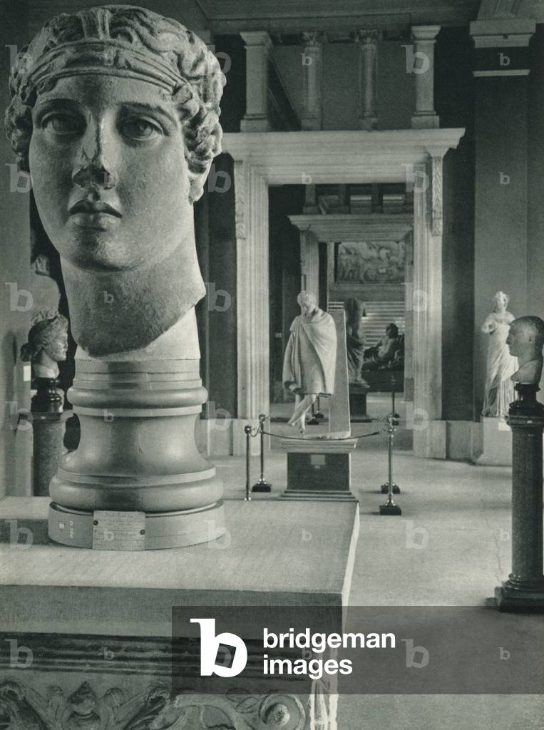 Turkey: Afrodit ve Efeb, Arkeoloji muzesi, Istanbul, Aphrodite and Ephebus, Archaeological Museum, Istanbul (b/w photo)