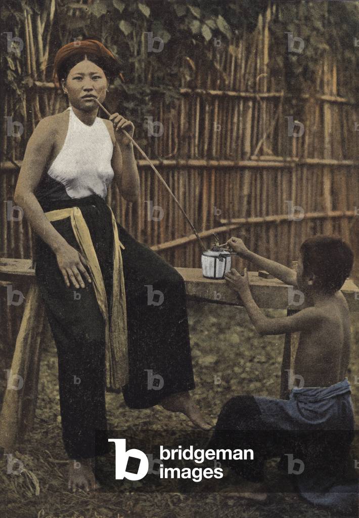Femme Fumant De L'Opium (colour photo)
