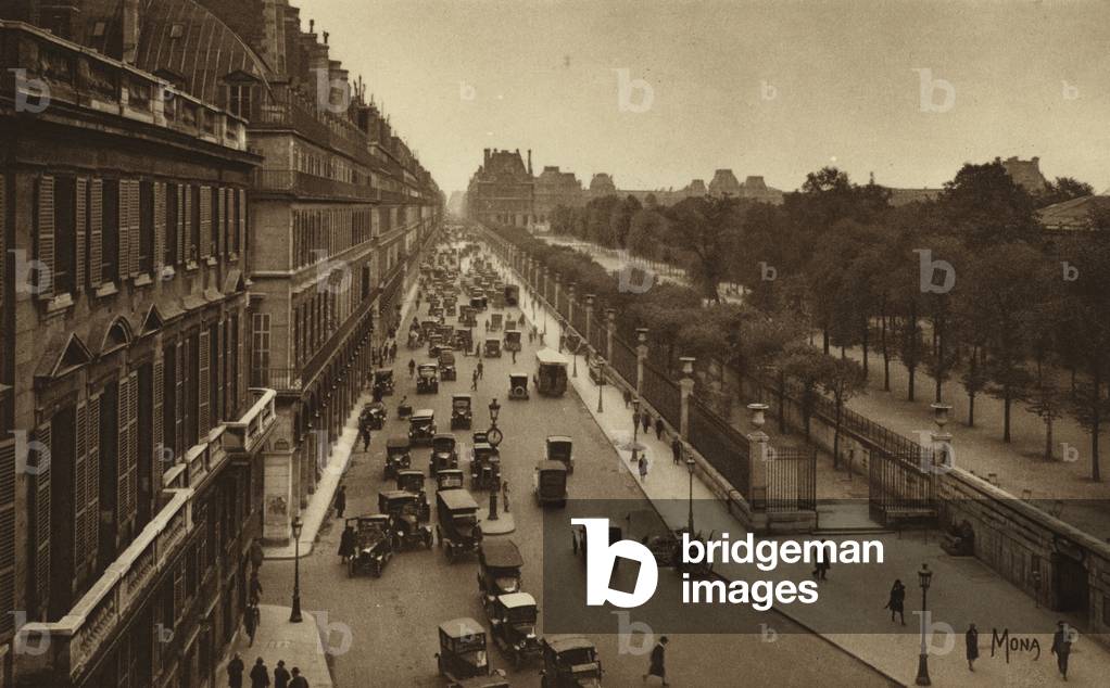 Paris: Rue de Rivoli (b/w photo)