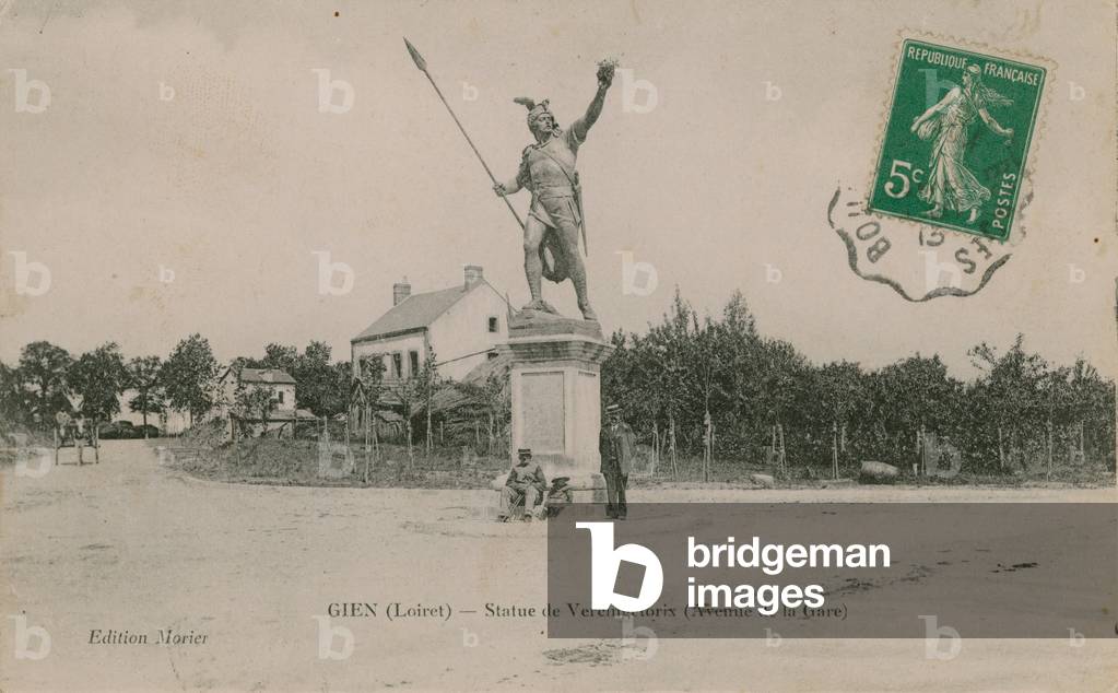 Gien (Loiret), Statue of Vercingetorix.  Postcard sent in 1913.