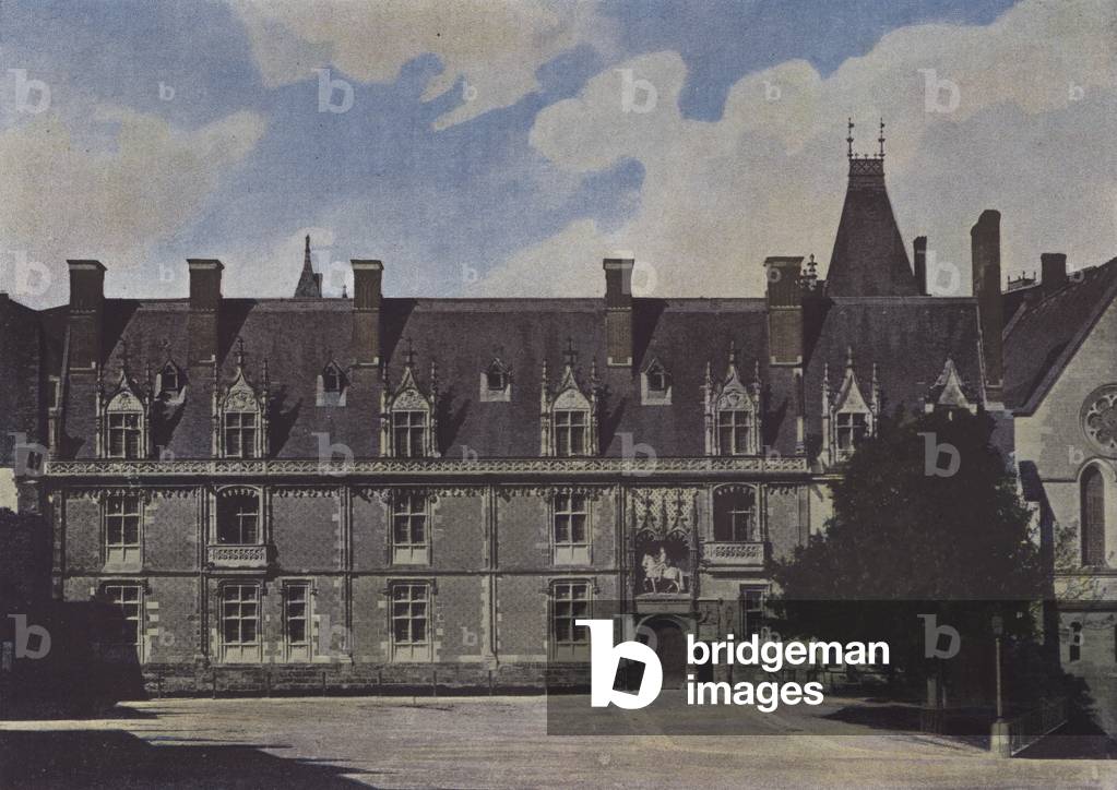 Chateau de Blois, Facade sur la cour (coloured photo)