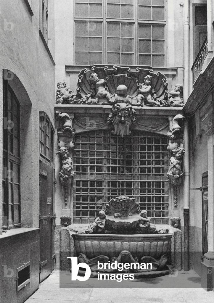 Dresden: Fountain; Hofbrunnen (b/w photo)