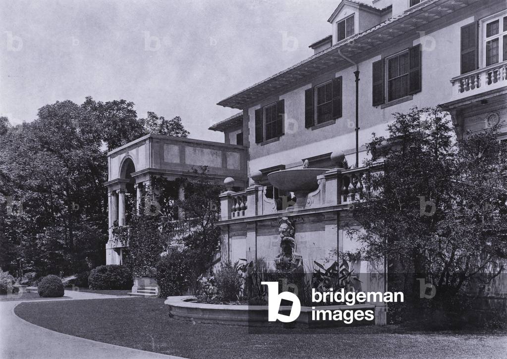 Charles A Platt: Timberline, Bryn Mawr, Pennsylvania, Terrace Fountain (b/w photo)