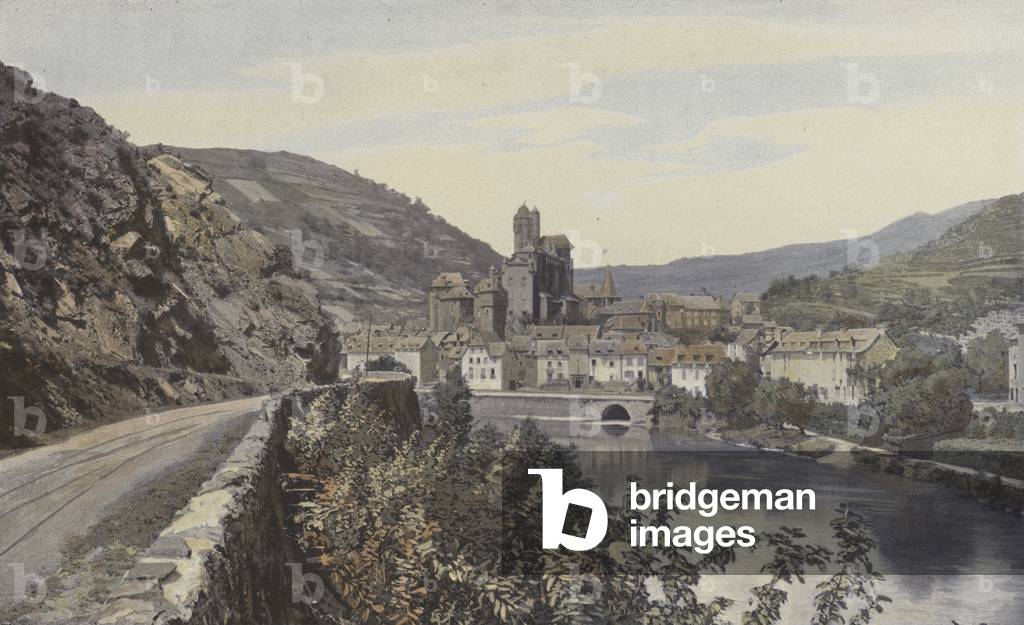 Estaing, Vue generale, prise en amont du Lot (colour photo)