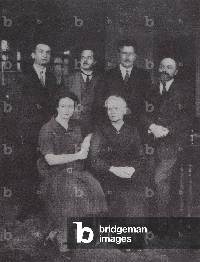 A group photograph made at the Institute of Radium in Paris (b/w photo)