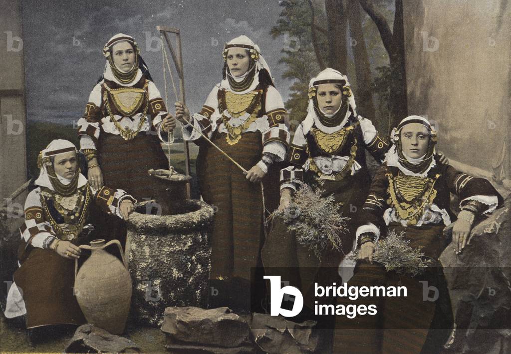 Groupe De Femmes Bulgares (colour photo)