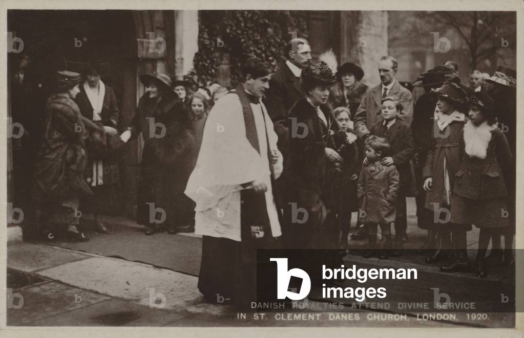 Royals leaving St Clement Danes Church, London (b/w photo)