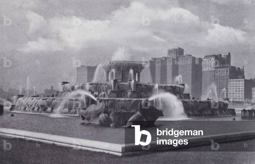 Chicago: Buckingham Fountain, Grant Park (b/w photo)