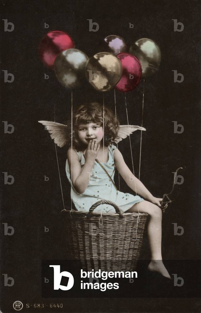 Little girl dressed as cupid (photo)