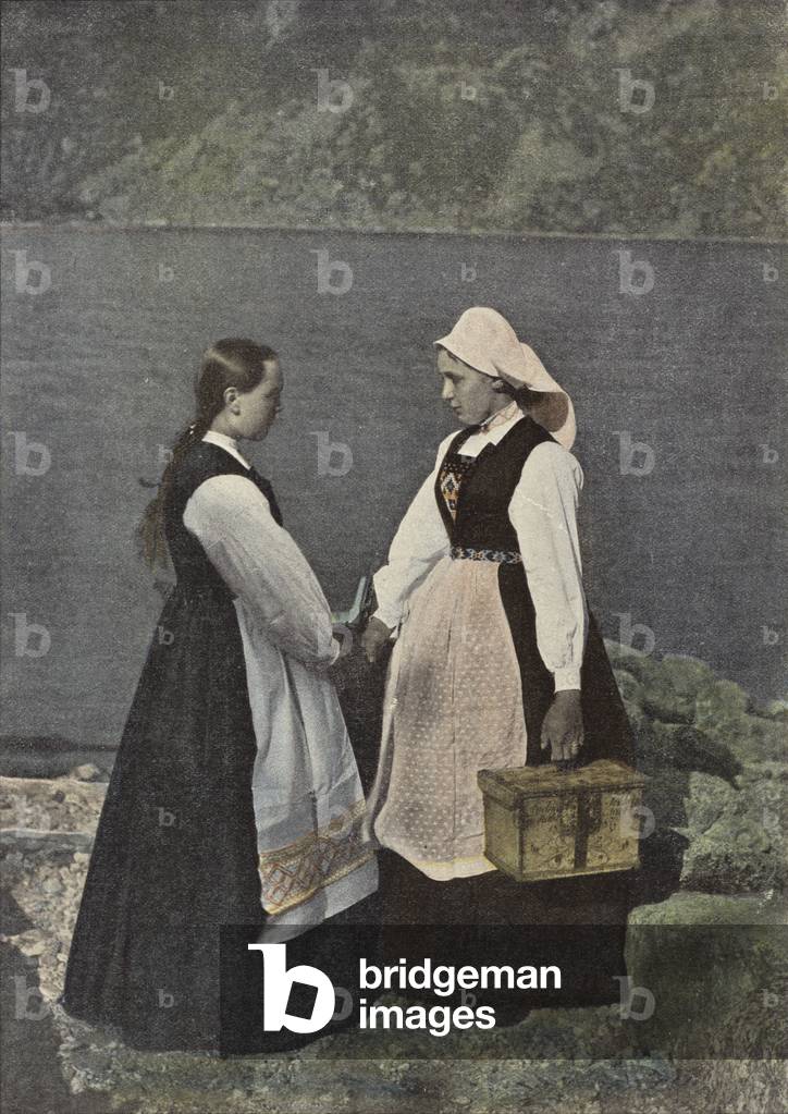 Jeune Fille Et Postiere Dans Le Sognefiord (colour photo)