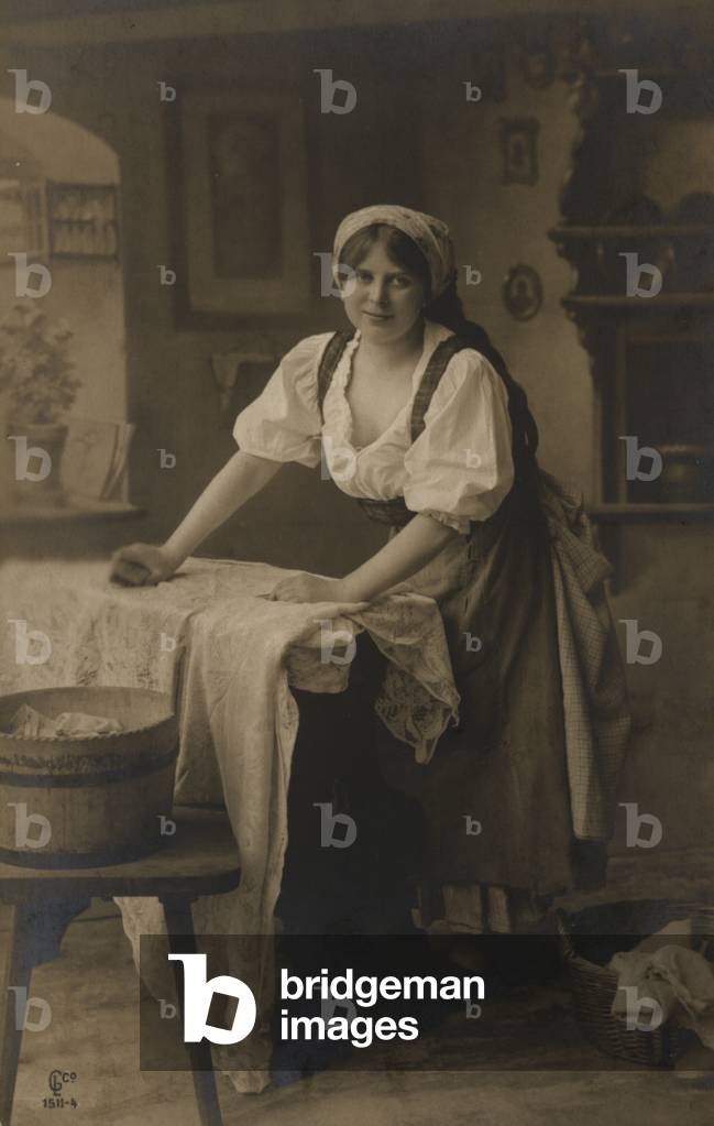 Washer woman (photo)