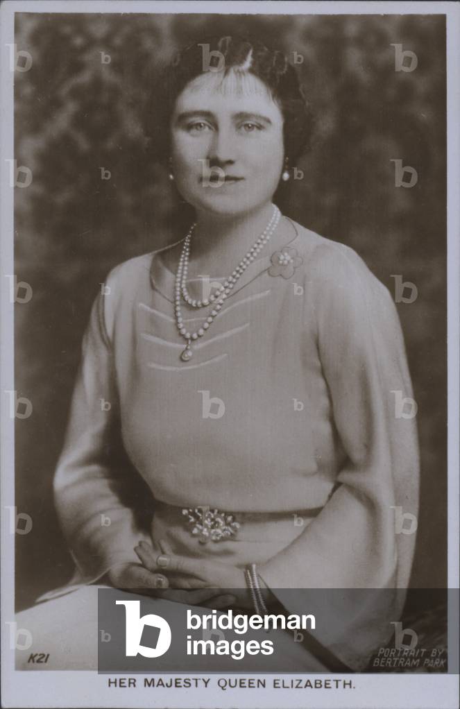 Her majesty Queen Elizabeth (b/w photo)
