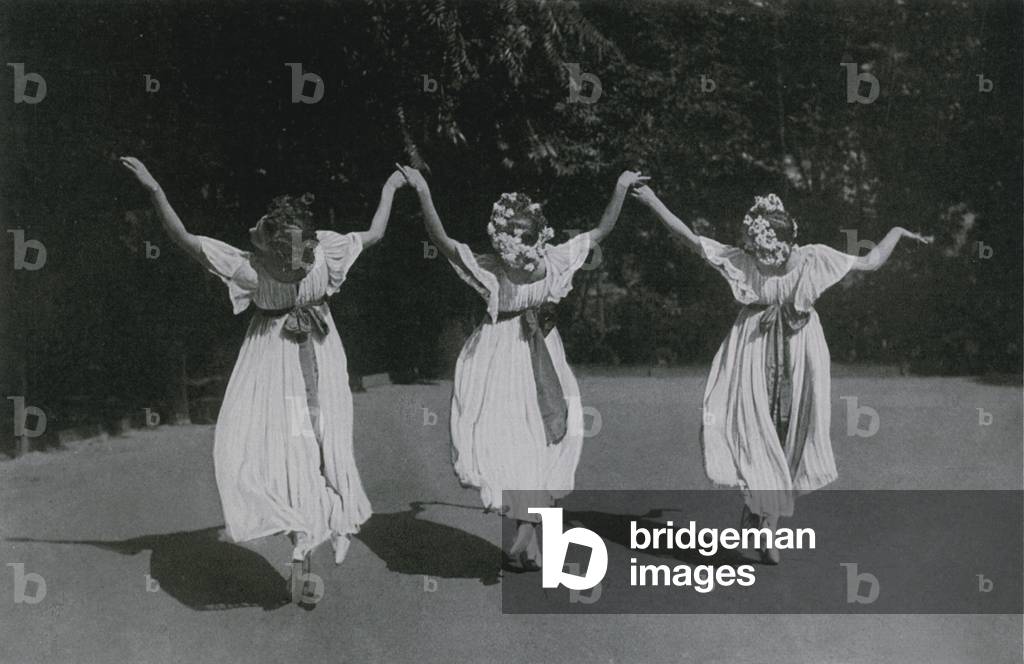 Schwestern Wiesenthal (b/w photo)