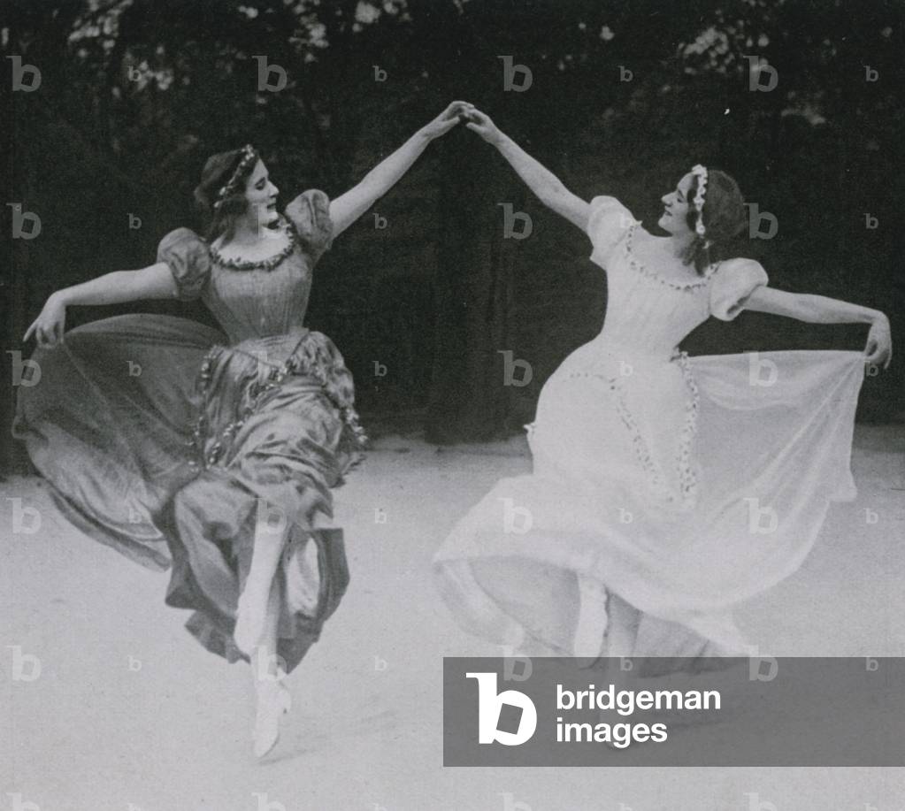 Schwestern Wiesenthal (b/w photo)