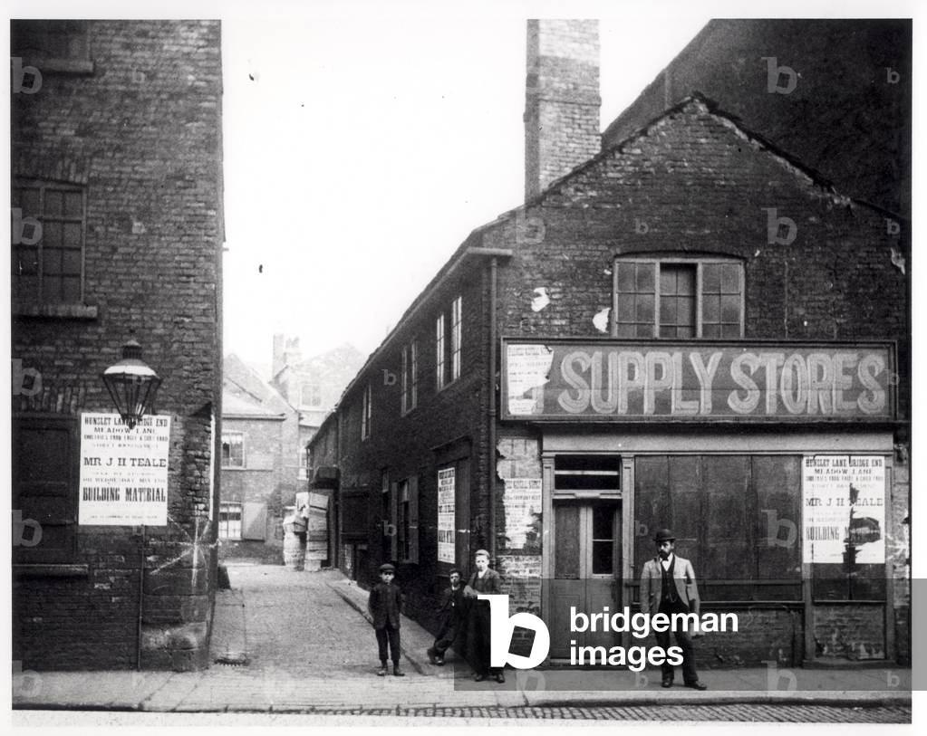 Image of Entrance to Eagle and Child Yard, Hunslet, Leeds, 1896 (b/w by English Photographer
