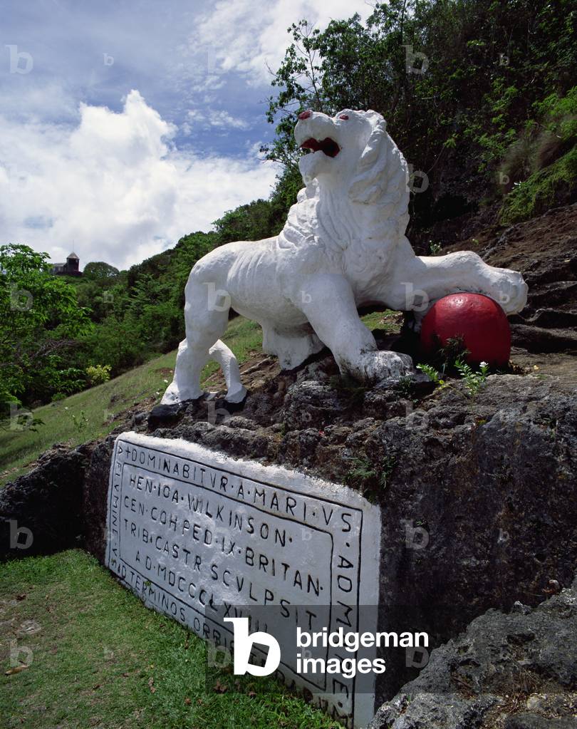 View of the lion sculpted by soldiers in 1868 (photo)