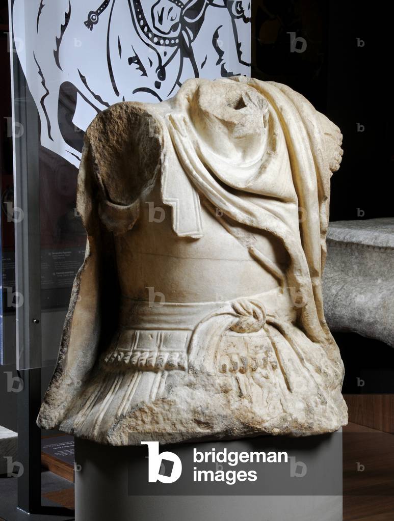 "Geformter Oberkörper eines Kavaliermanns", -01st von Roman