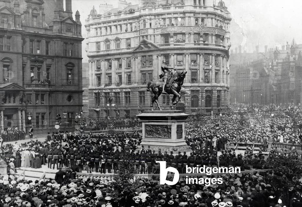 Inauguration of Statuary, Leeds City Square, 16th September 1903 (b/w photo)