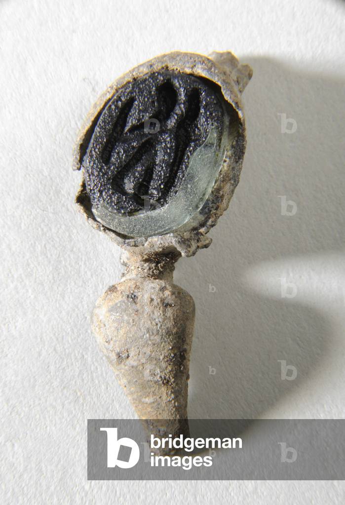 Finger ring with intaglio (silver & glass)