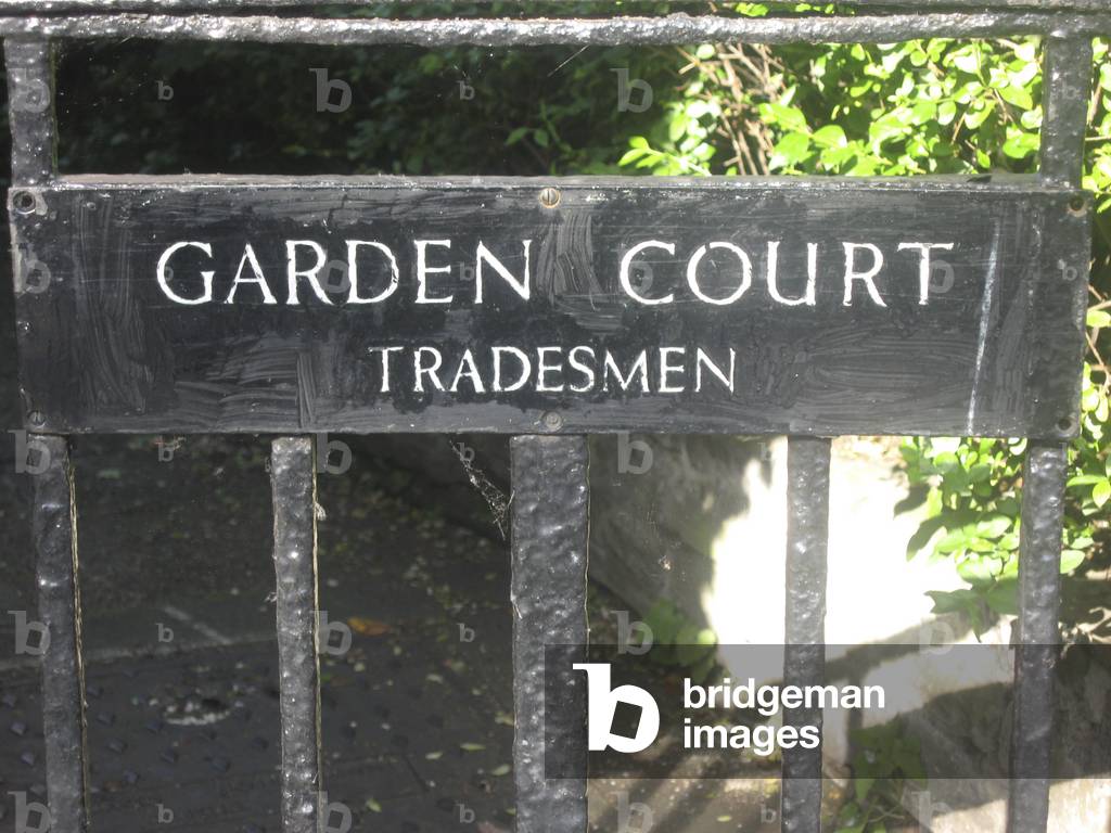 Tradesman entrance for Garden