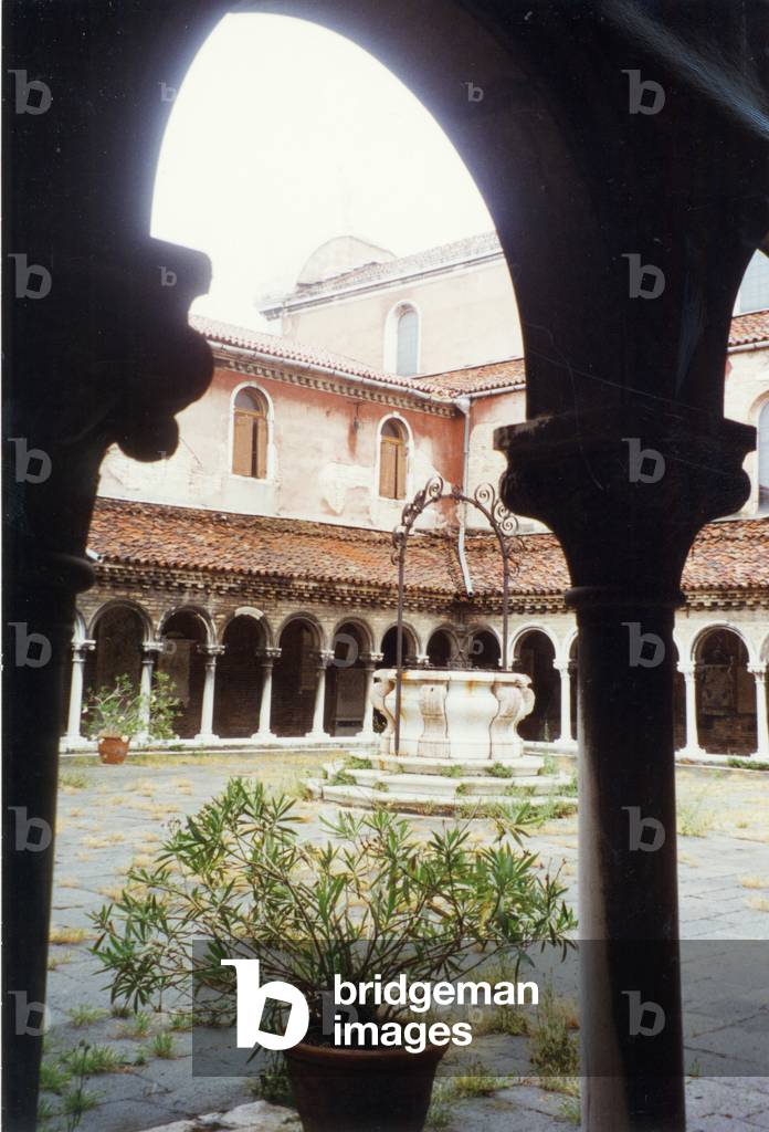 Venetian courtyard seen through