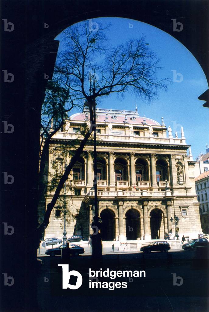 BUDAPEST - entrance to