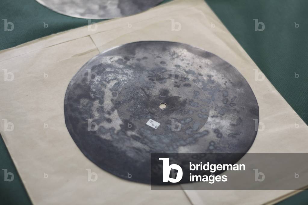 Lachmann's tin disc used forrecording