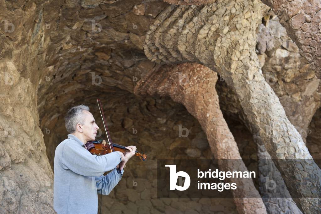 Musician playing the Violin in the Güell park, Barcelona, Catalonia, Spain