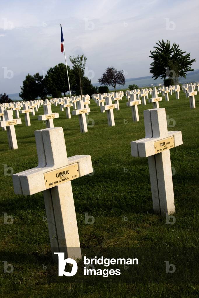 France, Champagne-Ardenne, Marne (51), Ville en Tardenois (Ville-en-Tardenois) - Cemetery of the First World War (First World War 1914-1918 or 14-18), french and german soldiers. Photography Florent Lamontagne