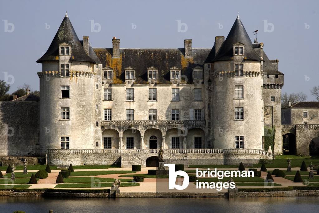 France, Poitou Charentes province, Department of Charente Maritime (17), La Roche Courbon (La Roche-Courbon). Castle of La Roche Courbon with its special architecture, garden, parc and entrance. One of the most famous monument of the province. Photography Florent Lamontagne