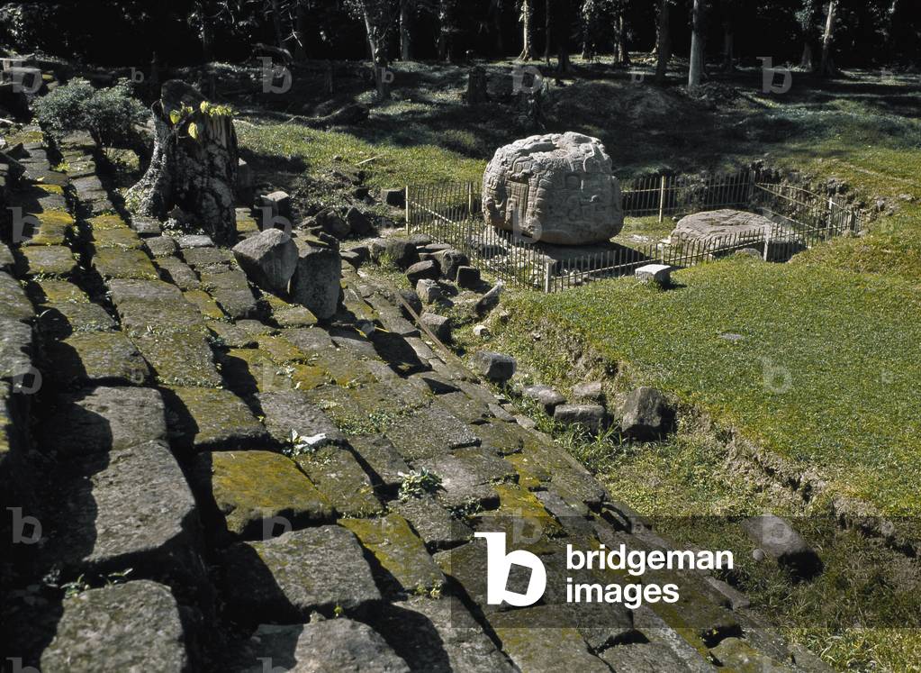 Zoomorphic altar P