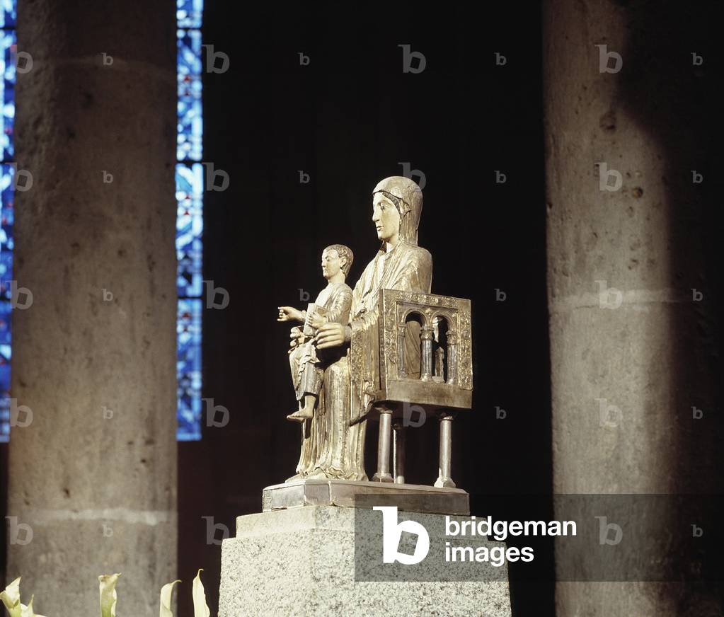 Virgin and Child (sculpture)