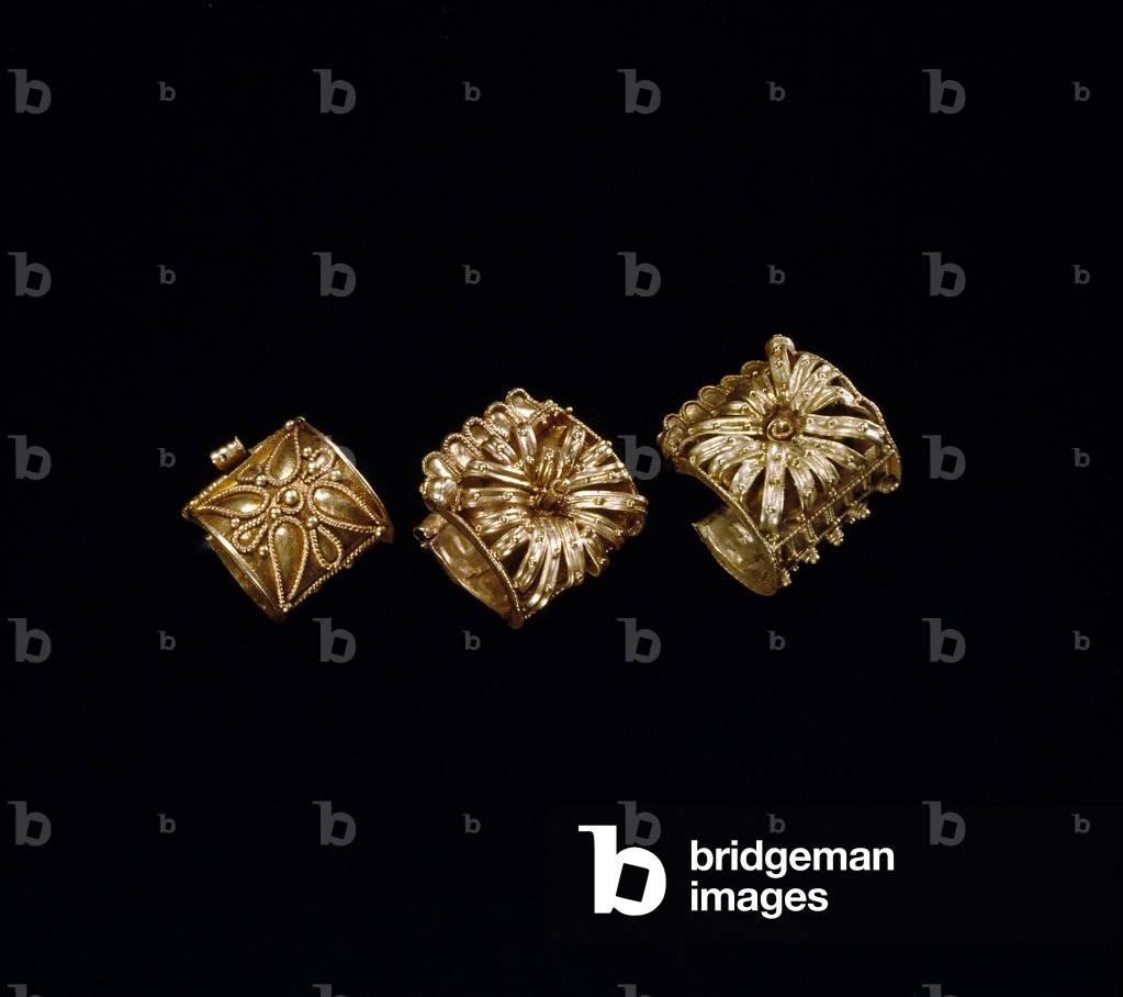 Etruscan civilization: “” gold earrings”” From the tomb of the Flabelli, Populonia, Italy - 6th century BC Florence, Museo Archeologico