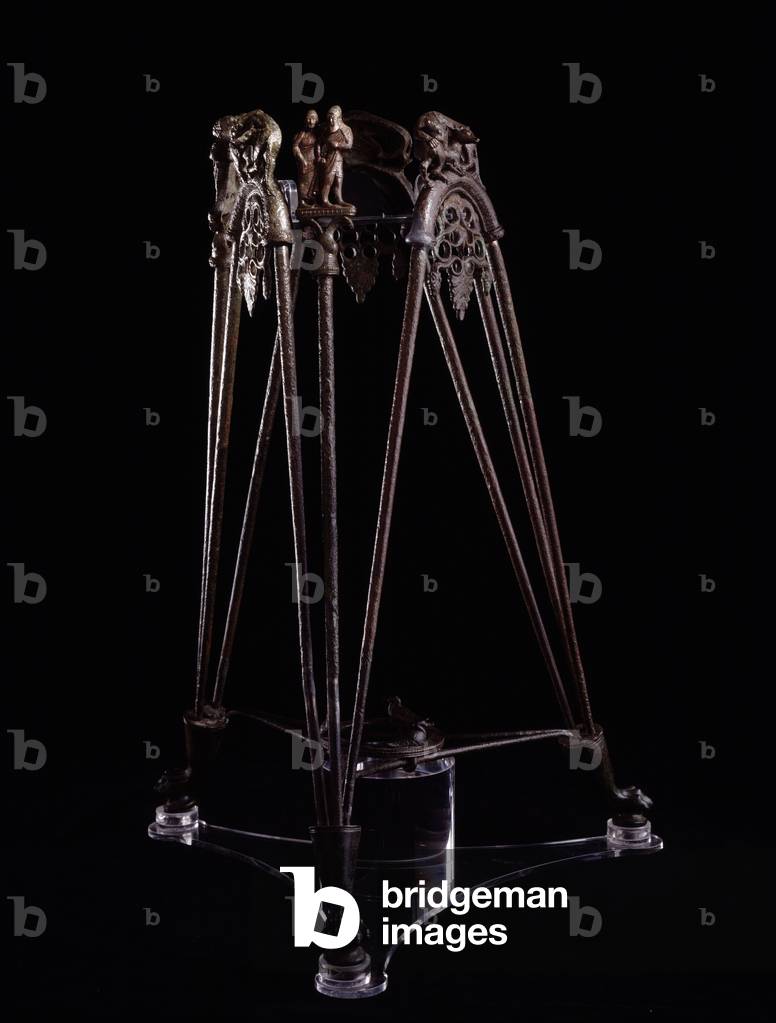 Etruscan civilization: bronze tripod from Spina, Valle Trebba, tomb 128, Italy - Dim 51 cm 500-480 BC (Etruscan art: bronze tripod) 500-480 BC Florence, Museo Archeologico, inv 2899