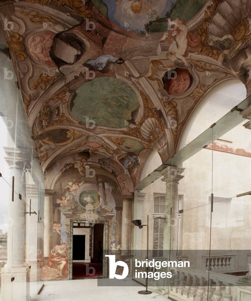 Bild von Fotografie "Blick auf die mit Fresken geschmückte Loggia delle Rovine" von Nicolo Piola