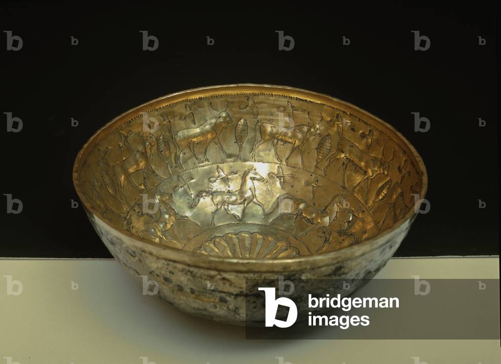 Golden patera, Etruscean art, 675-650 BC (gold)