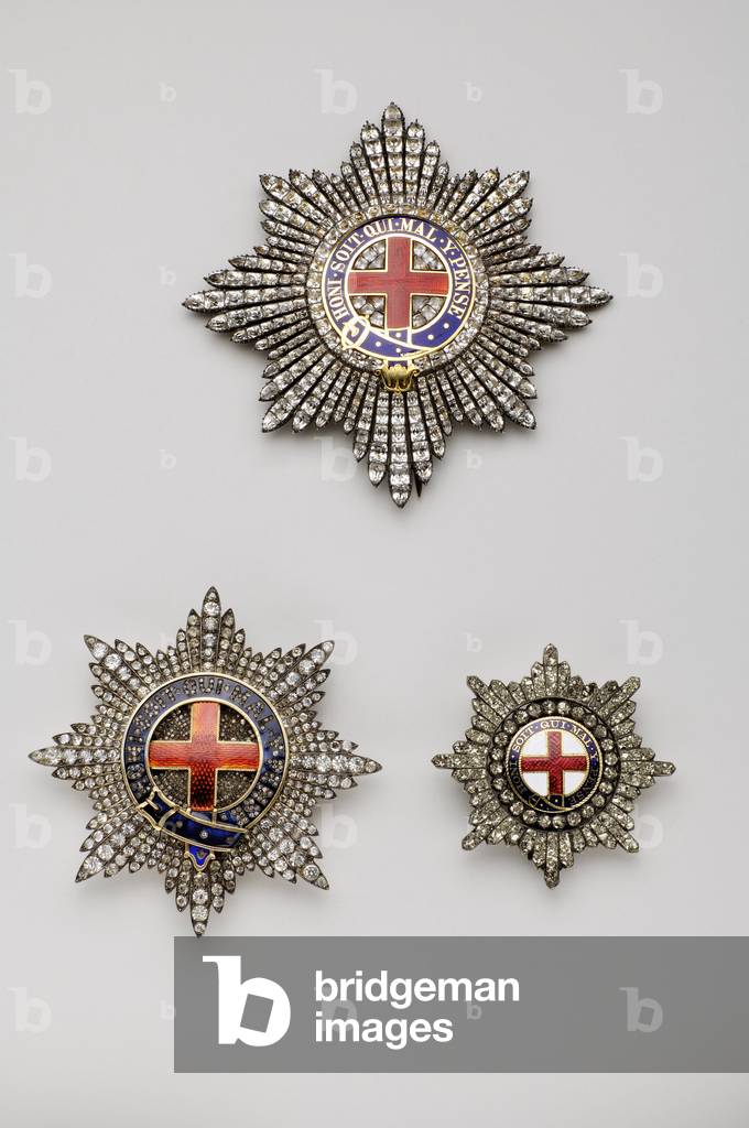 United Kingdom - Order of the Garter - Three plates: Top: Debut XIX century, Gold and silver and crystal size and emals - D: 11,3 cm; weight: 114 g - Left: Debut XIX century, Gold and silver and pyrite and emals, D: 8,9 g; weight: 80 g - Right: Debut XIX century, Gold and silver and crystal of rhinestones and emals, D: 6,2 cm; weight: 48 g - Private collection