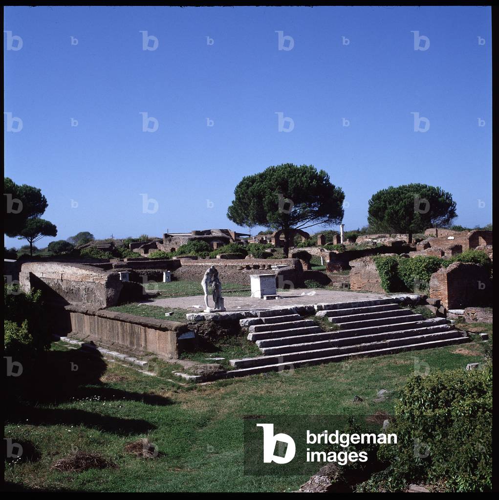 Roman art: view of the ruins of the temple of Hercules, 1st century BC, Ostia antica, Italy (Roman art: view of the tempio di Ercole, 1st century BC Ostia antica, Italy) Photography