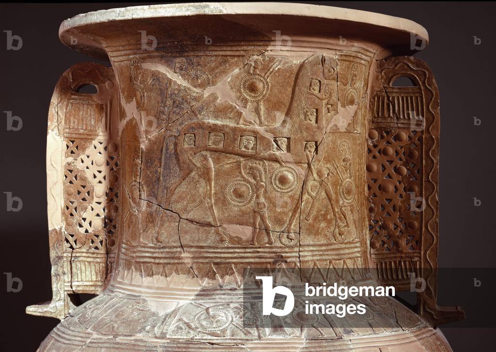 The Trojan horse. Detail of pithos decorated of reliefs telling the Trojan War. 675 BC (terracotta)