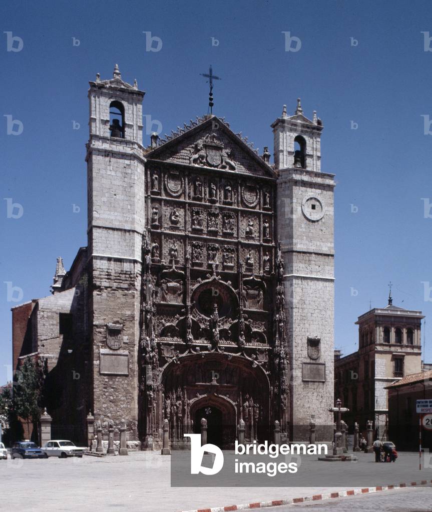 Isabelin Gothic Art: View of the Conventual Church of St. Paul (Saint Paul) (Iglesia conventual de San Pablo) 1445-1616 de Valladolid (View of the Isabelline Gothic-Plateresque church of san Pablo in Valladolid, Spain)