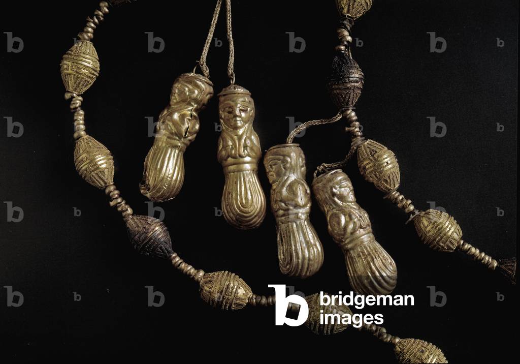 Necklace with pendant in gold, 7th century BC