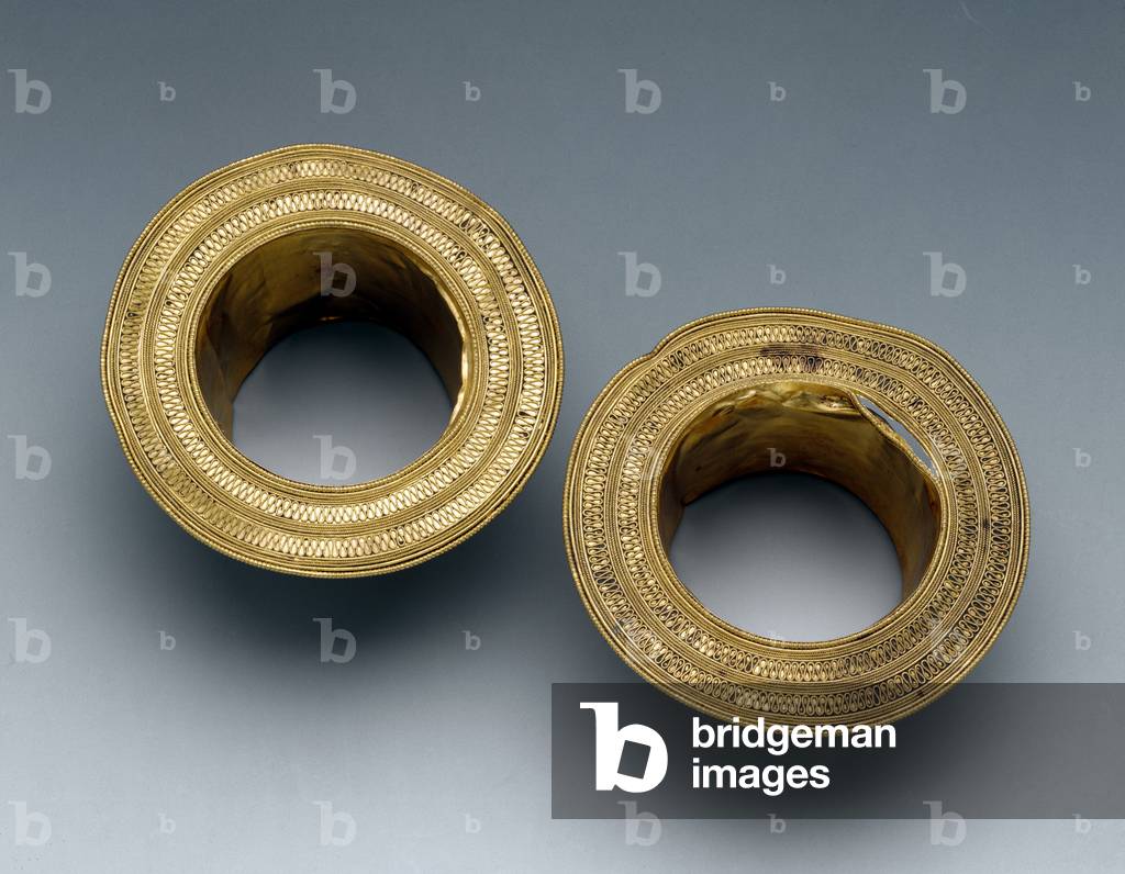 Pair of plait holder, from Pisciolo (Melfi)