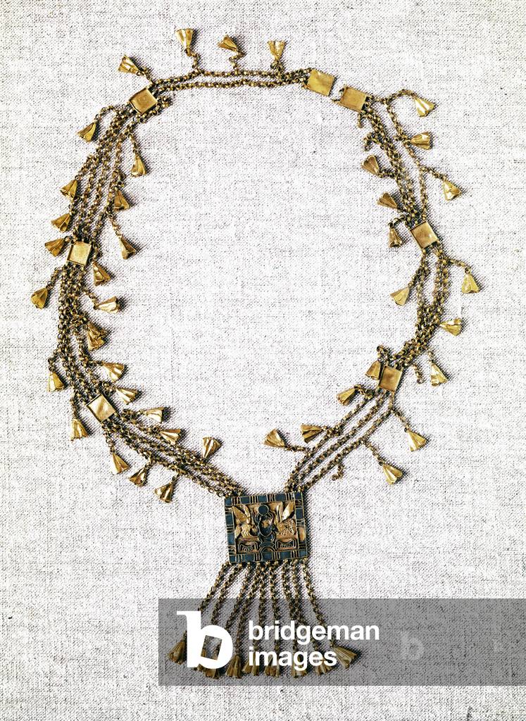 Egyptian antiquite: gold necklace of Pharaoh Pinedjem. 21st dynasty (ca. 1069-945). Paris, Louvre Museum