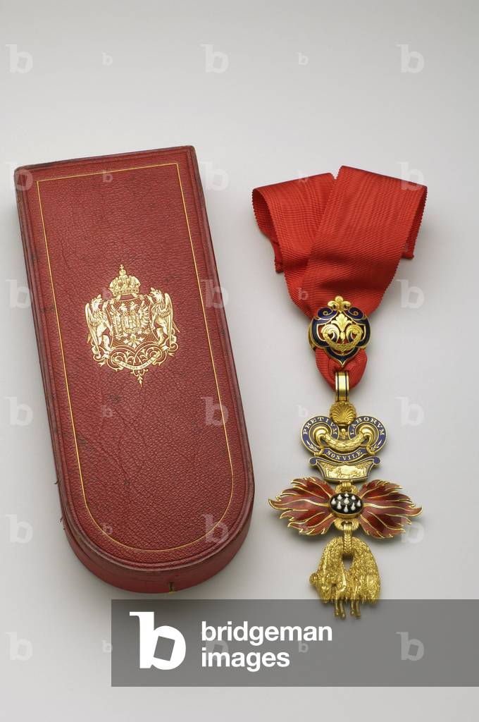 Order of the Golden Fleece: Austrian Golden Fleece - Badge - Oavers - Made by Rothe and Neff (Vienna) - 1850-1900 - Gold and emals - Original case in red sorrow gold with iron, silk and silk velvet with arms of the Austrian Empire - H 11,8 cm; W 7 cm; weight: 98 g - Private collection