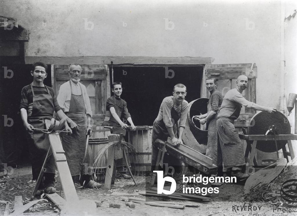 Workshop of cooperage in Belleville sur Saone (b/w photo, circa 1900)