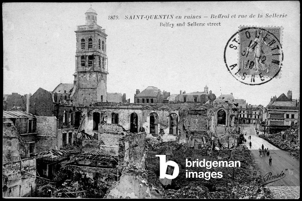 Postcard from the beginning of the 20th century. Picardy, Saint Quentin in ruins: The Belfry and the rue de la Sellerie.